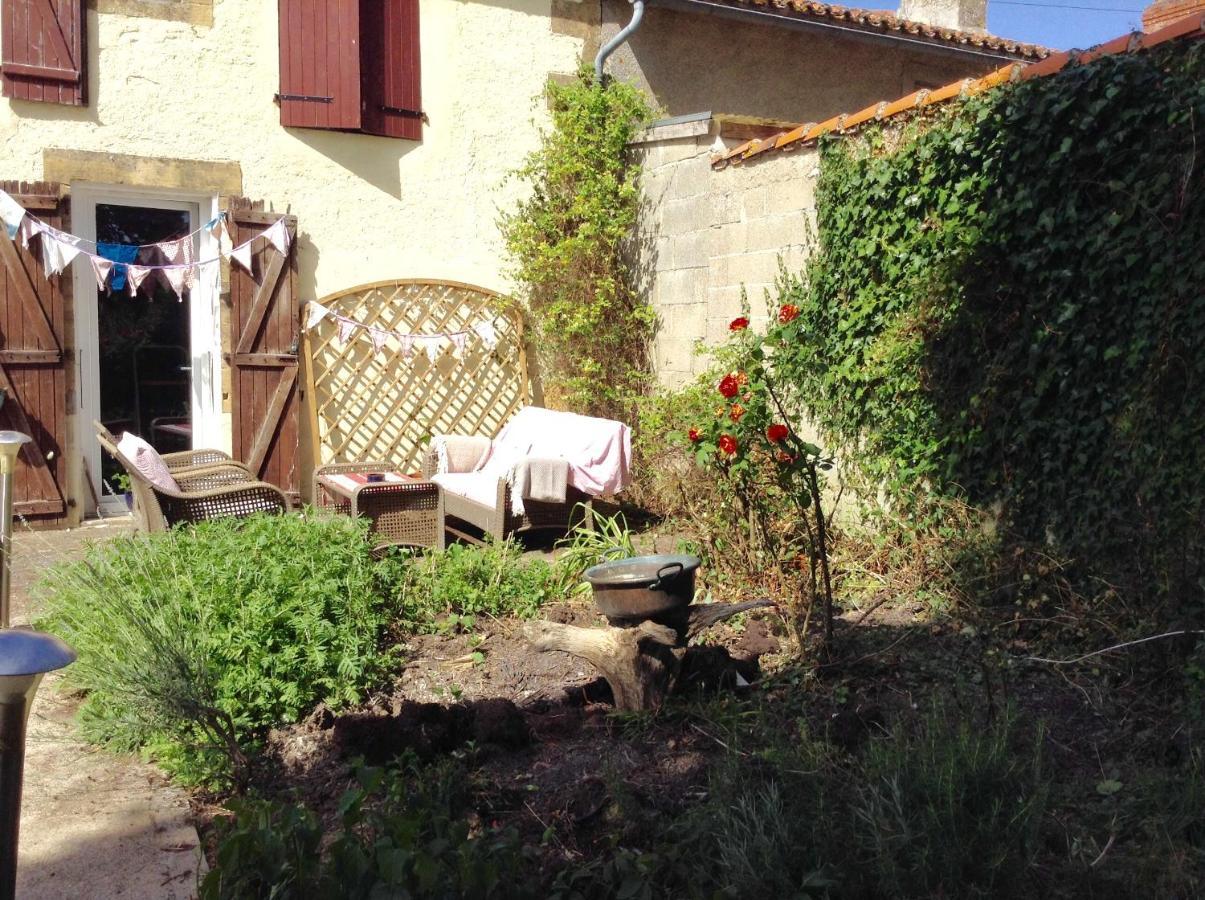 Homestay Arrabella Availles-Limouzine ภายนอก รูปภาพ