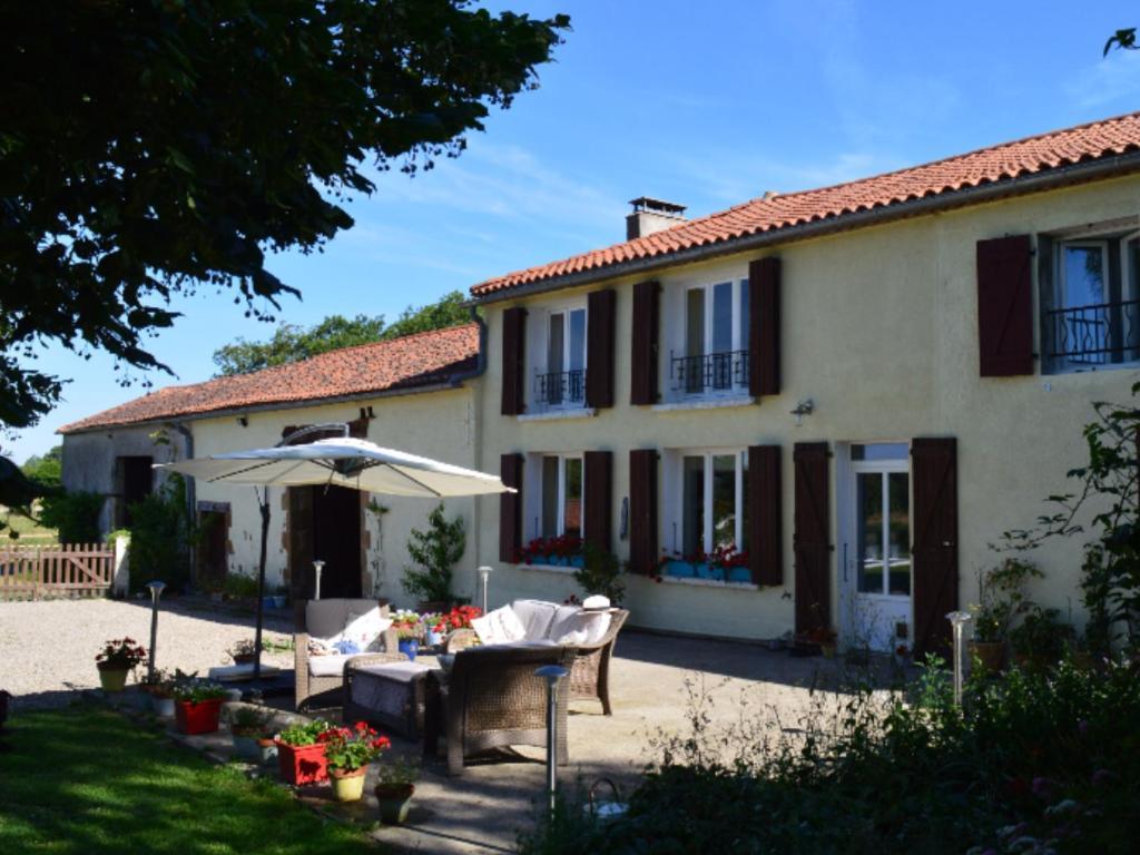 Homestay Arrabella Availles-Limouzine ภายนอก รูปภาพ